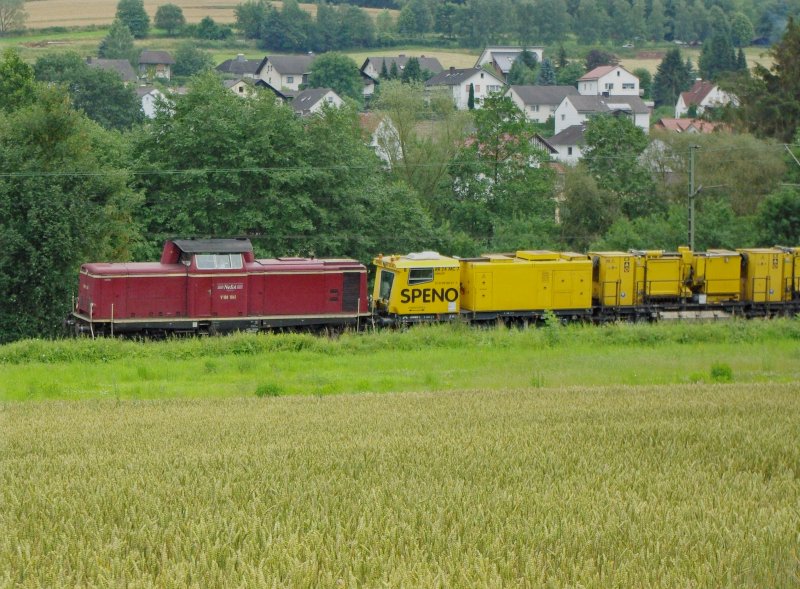 Die V100 1041 der NeSA mit Speno-Zug auf der KBS