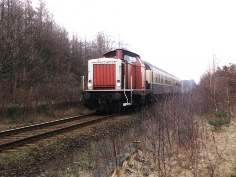 212047-5 with a RB-Osnabrueck in Delmenhorst Halen on 15-1-2000. Image