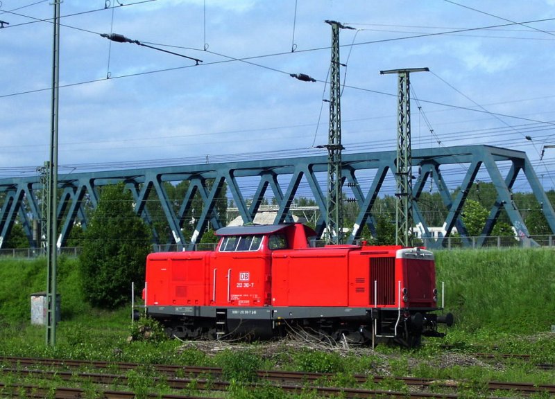 DB 212 310-7 in Wiesbaden-Ost Gbf; 16.05.2009 