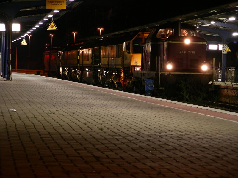 V100 2335 with a Schienenschleifzug near Neuss at 07:04:06 (automatically