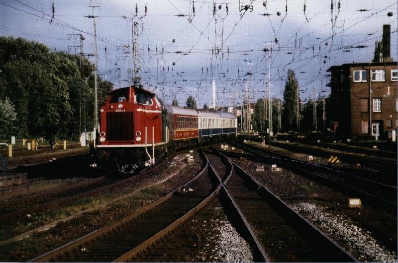212 023 draws as Erstzlok 012100-4 for a special train