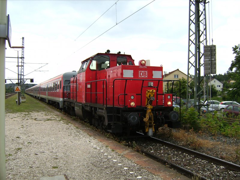 214 014 mit drei 614ern im Bf Roth 