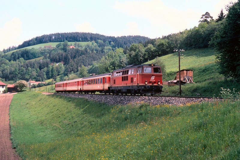 �BB 2143.16 mit E 753 vor Aspang, 30.05.1984 