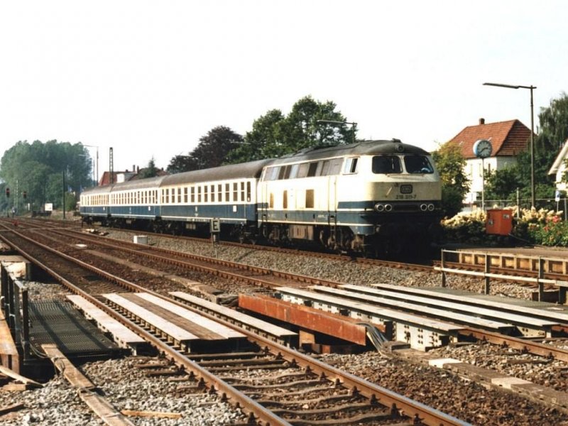 216 011-7 mit E 6427 Leer-Oldenburg auf Bahnhof Bad Zwischenahn