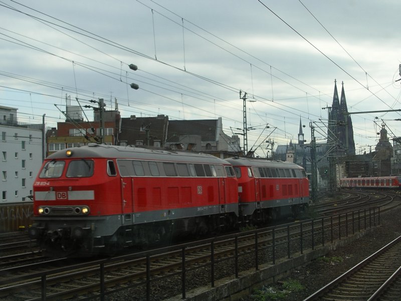 BR 218 813-4 mit einer zweiten 218 bei K�ln aus