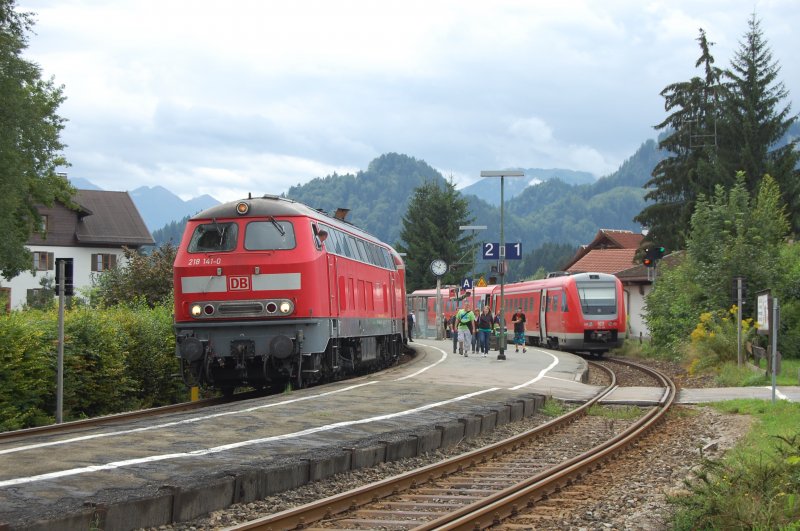 W�hrend der Tf von 218 141-0 schon zum Abfahren bereit