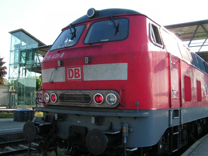 218 401-8 als Schublok f�r RB27070 in M�hlddorf (Obb) 