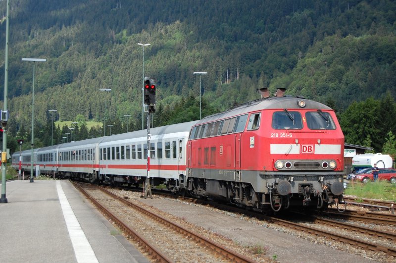 218 351-5 fuhr am Nachmittag des 30.07.07 mit dem IC
