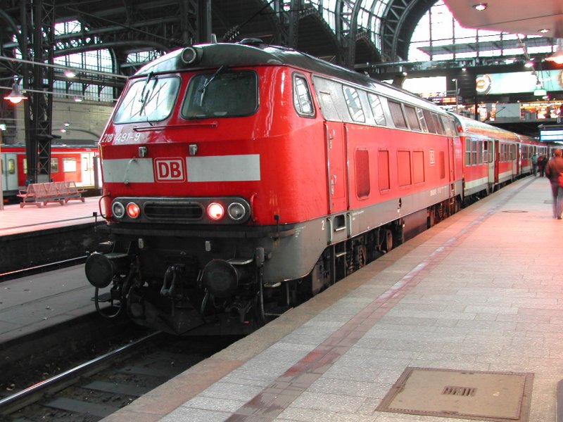 BR 218 im Hamburger Hbf  