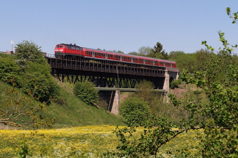 218 xxx mit RE 32683 auf Lechbr�cke in Kaufering (12.05.2008)