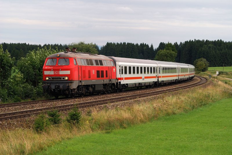 218 214 mit IC 2085 bei Riedles (20.08.2008) 