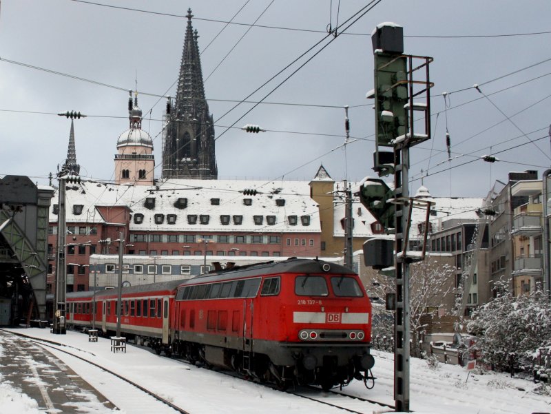 Die 218 137 am 05.01.2009 mit einer RB bei der