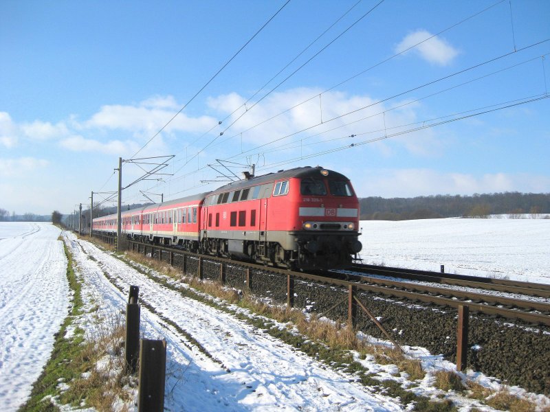 218 329-1 dieselt am 14.02.09 mit RE 21418 Hamburg Hbf