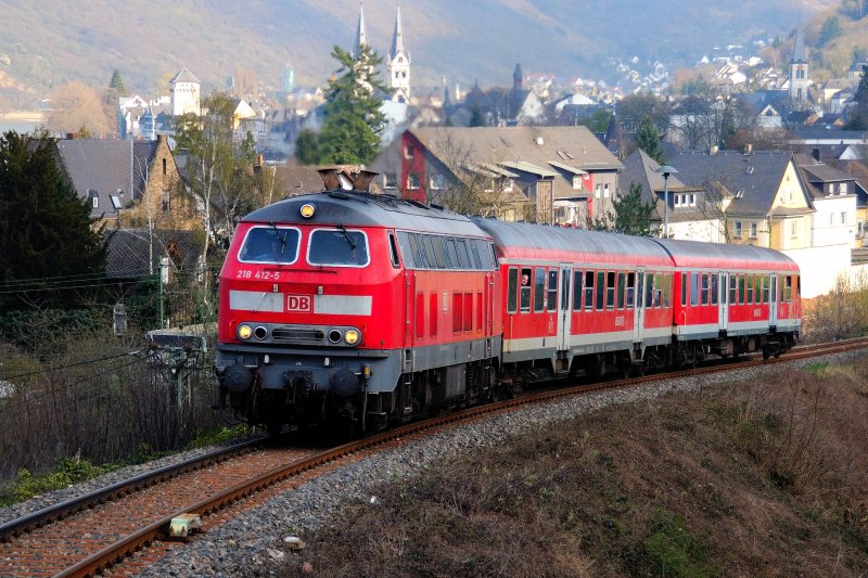 Zugportrait regional train to Buchholz (with a "window gazer") against