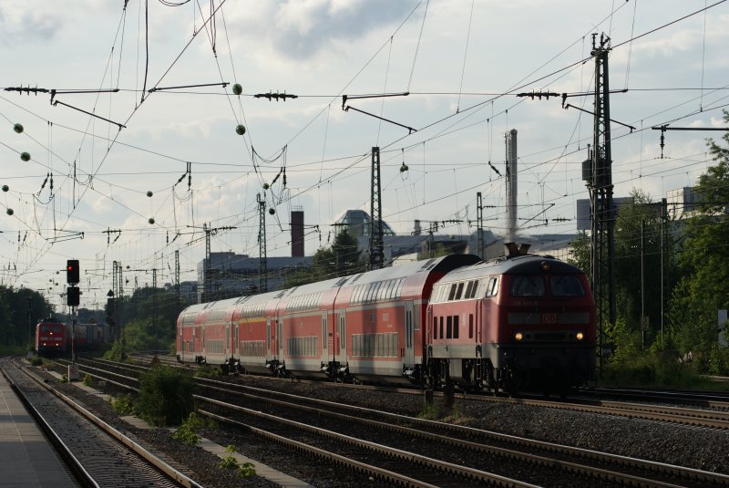 218er mit RE am Heimeranplatz am 30.05.09 