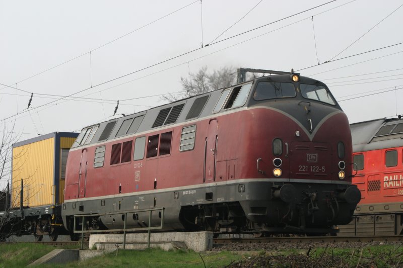 EFW 221 122 schaute am 6.4.09 in Duisburg-Neudorf vorbei. 