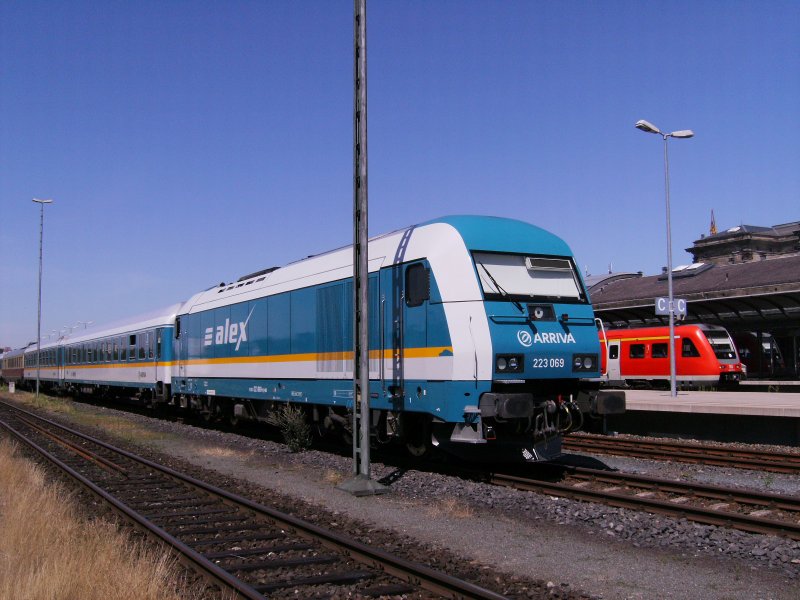 BR 223 069 von Arriva steht am 08.08.2008 auf
Gleis 211 im Bahnhof von Hof.