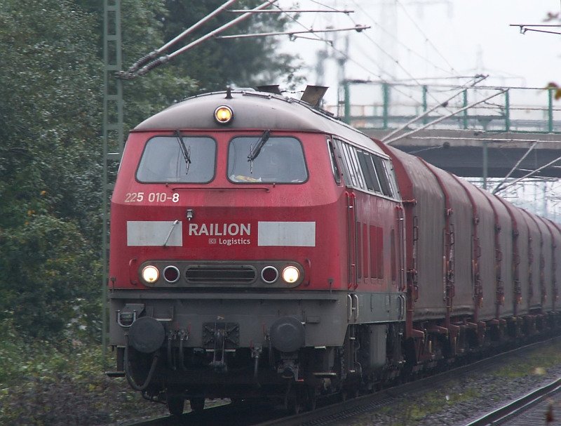 Mit sonorem Brummen fuhr diese 225er an mir vorbei. Das