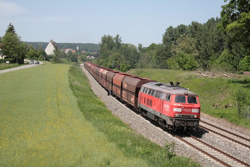 225 009 hat soeben Aulenndorf verlassen und wird in K�rze