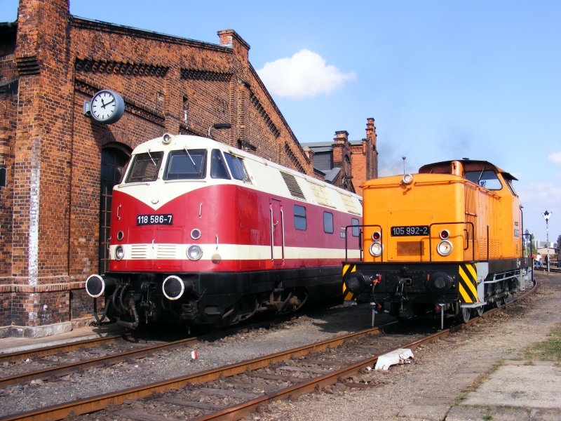 09/26/2009 in Staßfurt traditional depot BR and BR 118586-7 105992-2