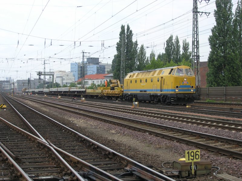 Mit einem Schnellumbauzug war am 04.07.2009 die 229 181-3 von