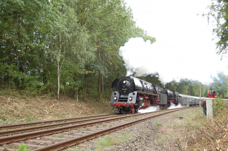 Der Kampf beginnt: 01 533 und 23 042 br�llen ihren