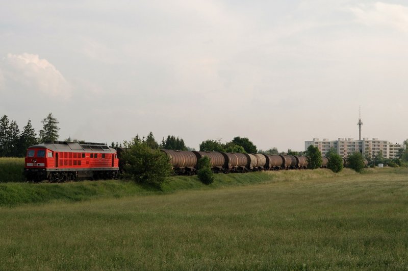 233 486 mit einem Kesselzug bei Markt Schwaben (06.06.2007) 