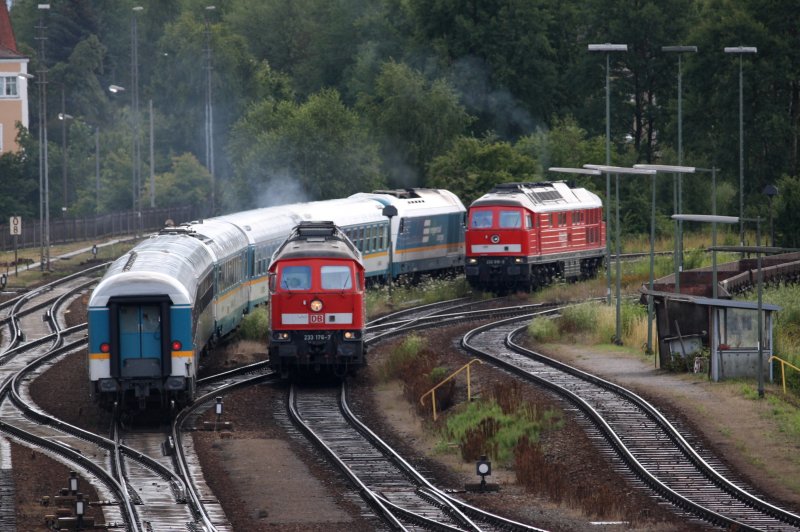 ALX 37 979 from farm to Regensburg leaves the tracks