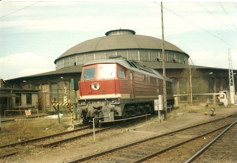 234 651 vor dem Rundlokschuppen in der damaligen Einsatzstelle Berlin