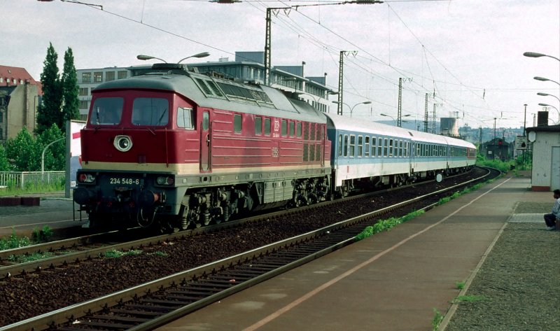 Am 9. Juni 1999 faehrt 234 548-6 mit einem Interregio