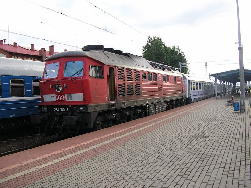 234 180-8 mit EuroCity Berlin-Warszawa-Express in Rzepin, 9.07.2008 