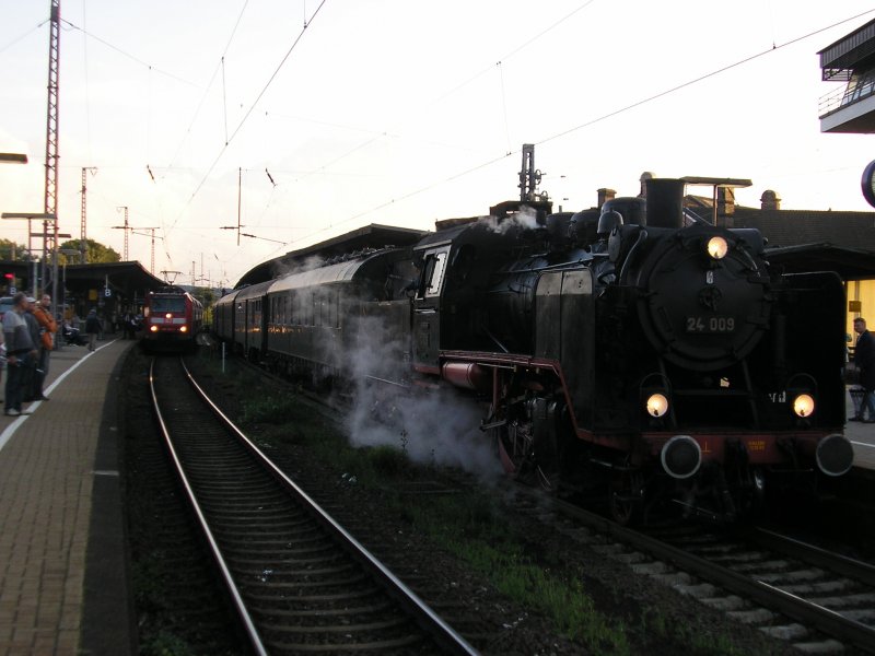 Museumslok 24 009 verl�sst mit Sonderzug am 03.09.2006 das Osnabr�cker