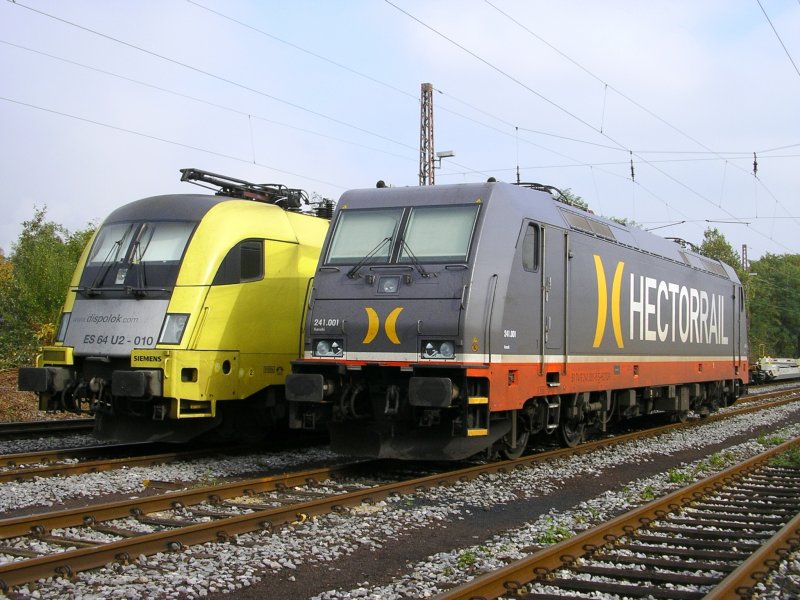 HectorRail E241 001 Kenobia neben ES64U2-010 im �bergabebahnhof WHE abgestellt.(12.10.2008)
