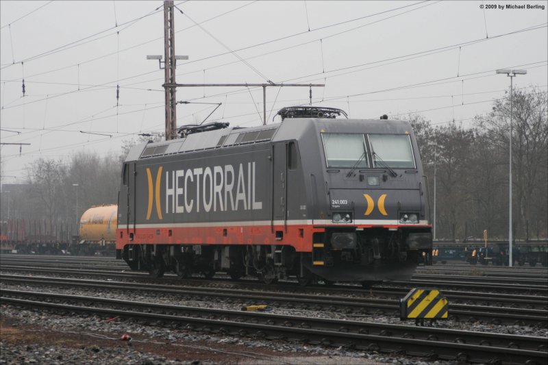 241 003 (Organa) bei ihrer Tagesruhe im �bf der WHE