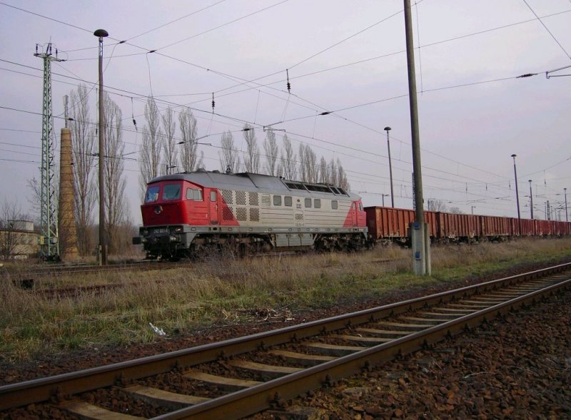 EKO 42 (242 001-6) am 08.03.2008 im Bahnhof Guben 