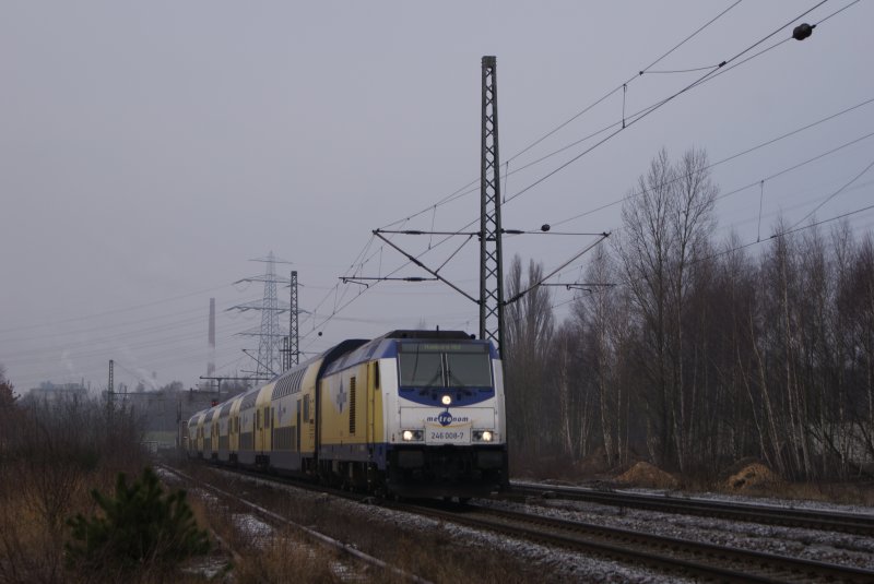 246 008-7 mit Metronom nach Hsmburg Hbf in Unterelbe am