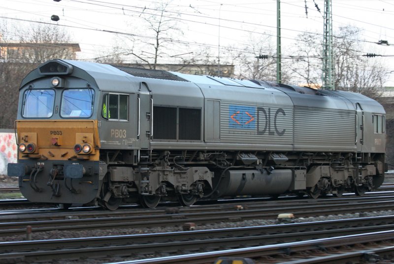 Die PB03 der DLC f�hrt in Aachen West am Abend