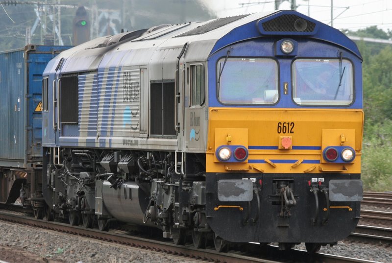 Die 6612 der ERS Railways zieht einen gemischten G�terzug durch