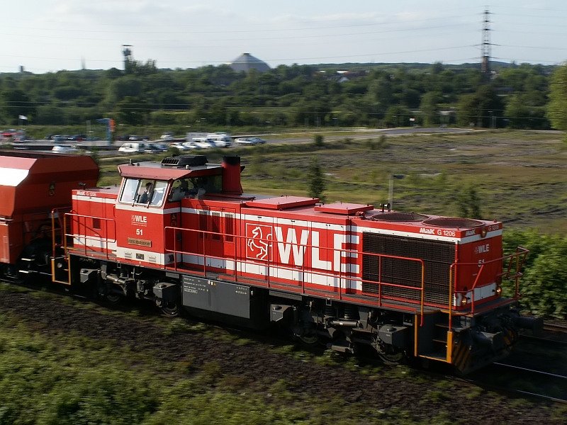 G1206 rushes past a rather quick on CentrO in Oberhausen.