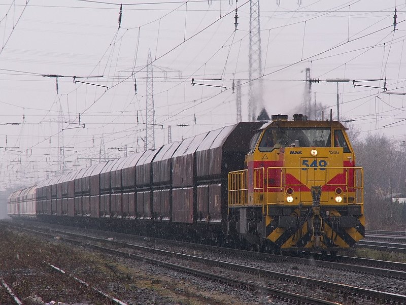 Diese Mak 1206 von Eisenbahn und H�fen kommt aus Richtung
