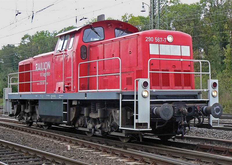 290567-7 at the entrance to the freight yard. Cologne Gremberg