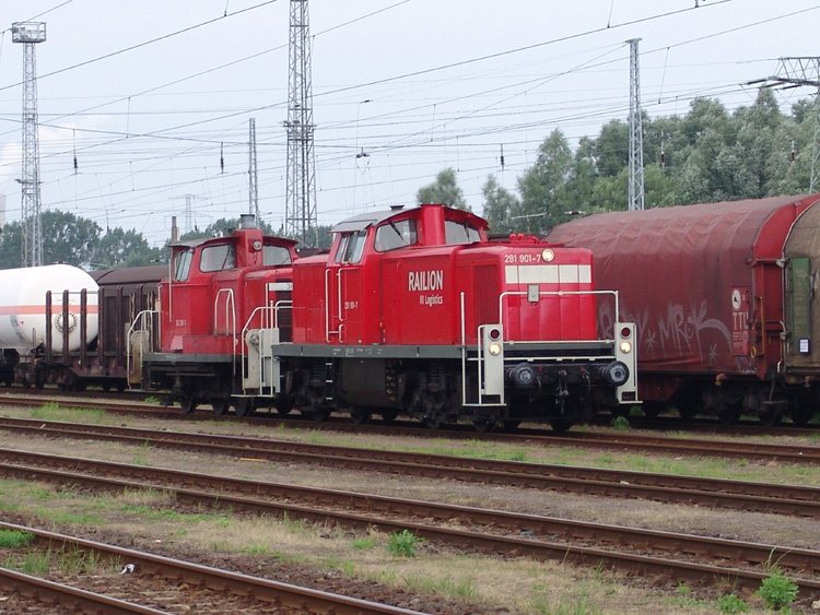 Die 291 901-7 mit einer �berf�hrung in unbekannte Richtung bei