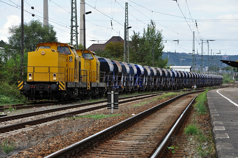 Ponnigespann in G�schwitz, V150.04+02 mit 36 kleinen Schottert�ten am 29.08.09