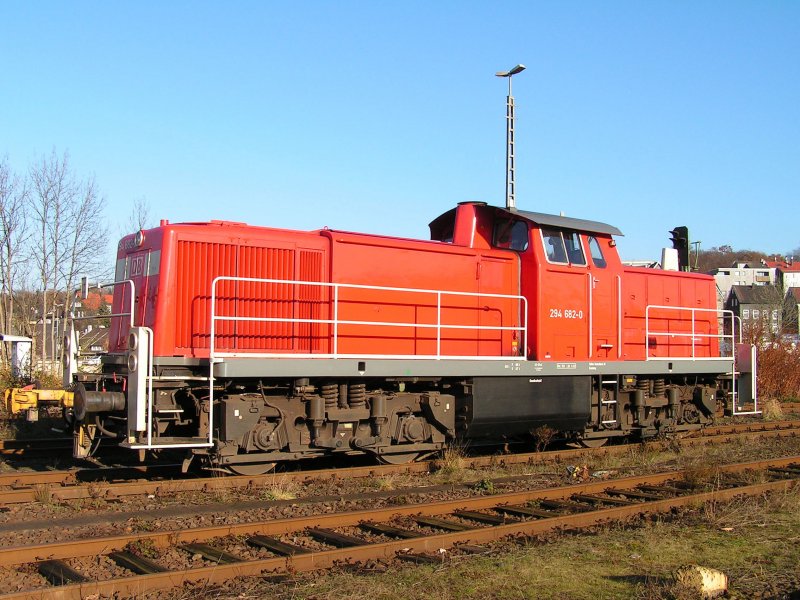 At noon on 30.11.2004: The station is Remscheid Lok 294682-0