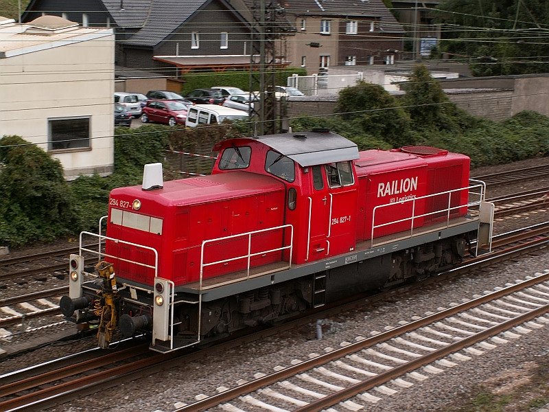 Diese 294 macht sich ohne Wagen auf den Weg. Das