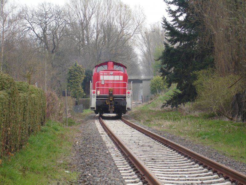 294 845-3 verl�st den Bahnhof Grebben (Oberbruch) und macht sich