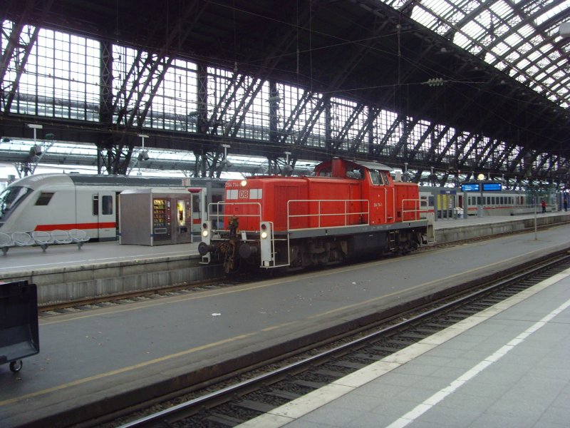 294714-1 "dieselt" on 10.30.2008 in Cologne by the railway station.