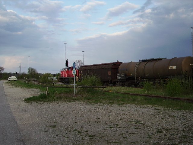 Eine BR 294 der DB mit gemischten G�terzug in Kaufering