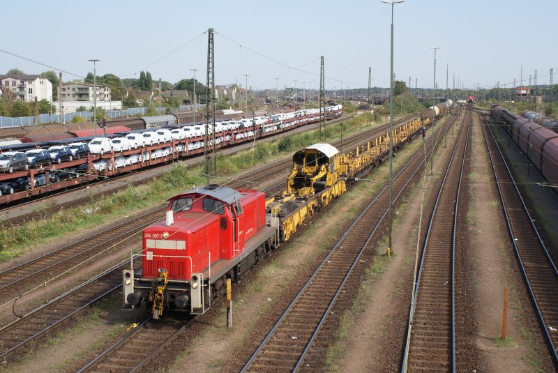 295 007-8 stellte am 01.09.2009 frisch zusammen gestellte Wagen in