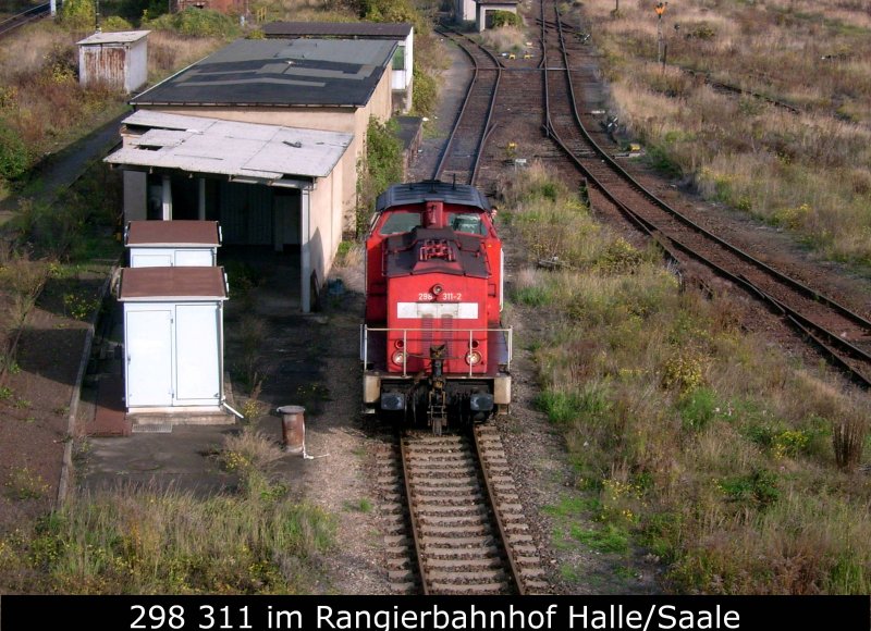 298 311 am 28.10.08 im Rbf Halle/Saale. Der Lokf�hrer fuhr